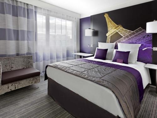 Habitación Privilege con cama doble del hotel Mercure Paris Centre Tour Eiffel. Foto 6