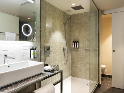 Habitación Doble Familiar Deluxe Premium con 2 habitaciones comunicadas y vistas a la ciudad - 2 camas del hotel Pullman Paris Montparnasse