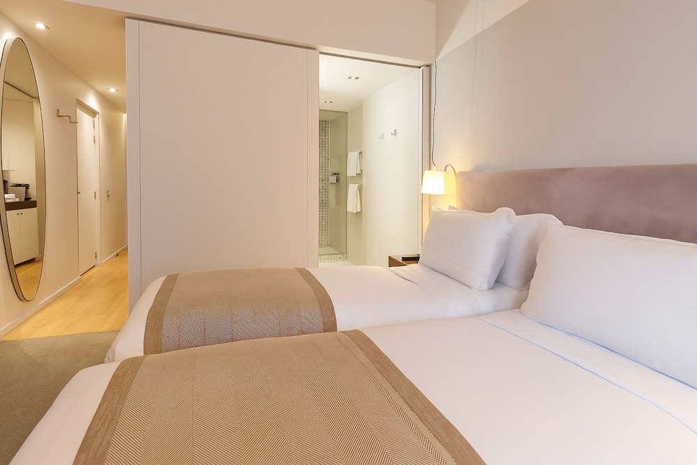 Habitación de lujo, 2 camas individuales del hotel Sofitel Paris Arc de Triomphe. Foto 1