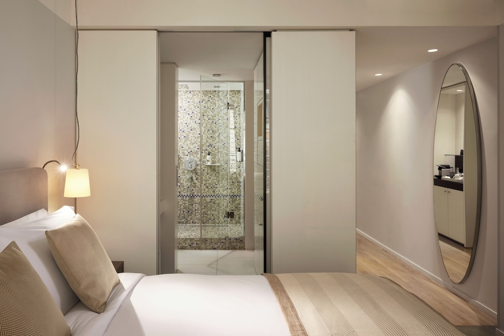 Habitación de lujo, 1 cama de matrimonio grande del hotel Sofitel Paris Arc de Triomphe. Foto 2