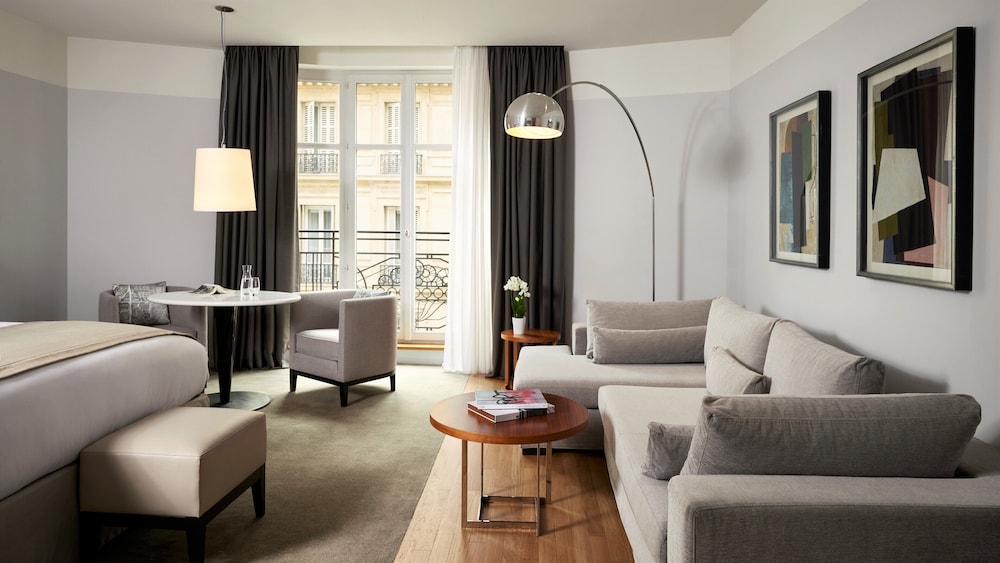 Suite, 1 cama de matrimonio grande con sofá cama (Prestige) del hotel Sofitel Paris Arc de Triomphe. Foto 1