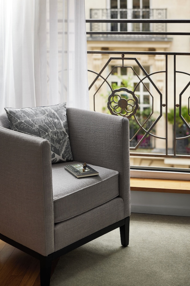 Suite junior, 1 cama de matrimonio grande del hotel Sofitel Paris Arc de Triomphe. Foto 1