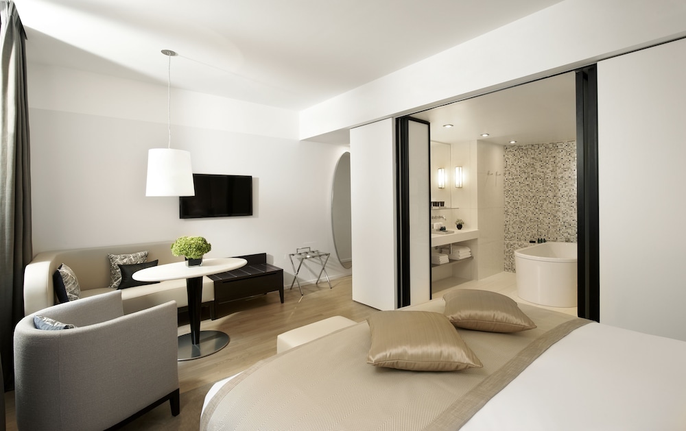 Suite junior, 1 cama de matrimonio grande (Premium) del hotel Sofitel Paris Arc de Triomphe. Foto 3
