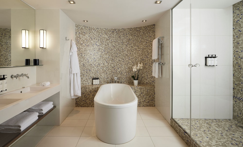 Suite junior, 1 cama de matrimonio grande (Premium) del hotel Sofitel Paris Arc de Triomphe. Foto 6