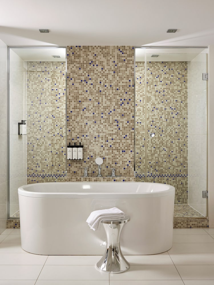 Apartamento, 1 cama de matrimonio grande del hotel Sofitel Paris Arc de Triomphe. Foto 4