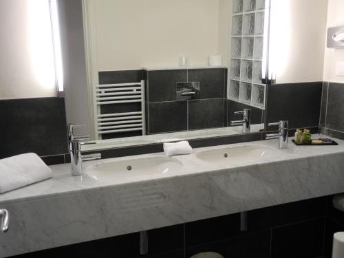 Habitación Doble Superior del hotel Marais Bastille. Foto 3