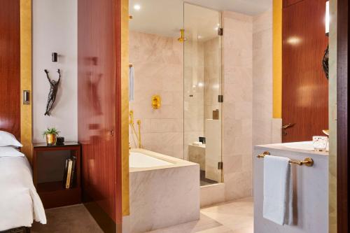 Habitación Deluxe con cama extragrande del hotel Park Hyatt Paris - Vendome