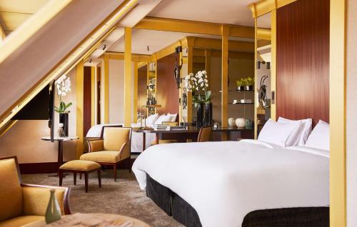 Habitación con cama extragrande. del hotel Park Hyatt Paris - Vendome. Foto 6