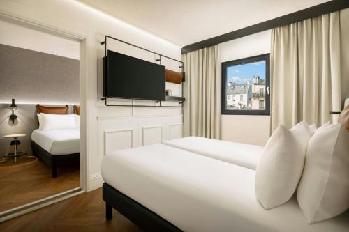 Connecting Queen and Twin Room del hotel Moxy Paris La Villette. Foto 1