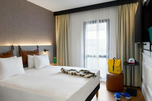 Supreme Queen Room with Balcony del hotel Moxy Paris La Villette