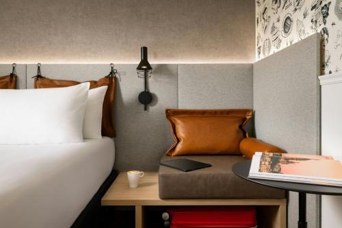 Supreme Queen Room with Balcony del hotel Moxy Paris La Villette. Foto 3