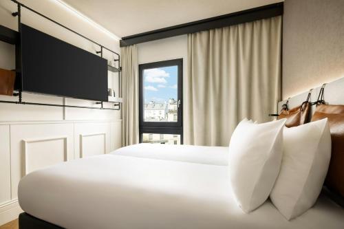 Connecting Queen and Twin Room del hotel Moxy Paris La Villette. Foto 2
