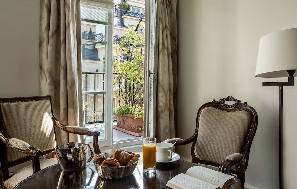 Habitación superior, terraza del hotel Mansart. Foto 1