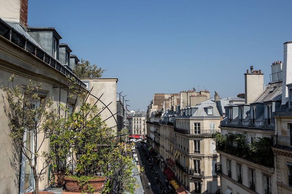 Habitación superior, terraza del hotel Mansart. Foto 2