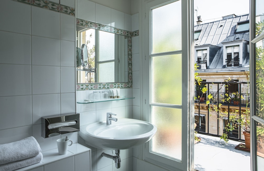 Habitación superior, terraza del hotel Mansart. Foto 3