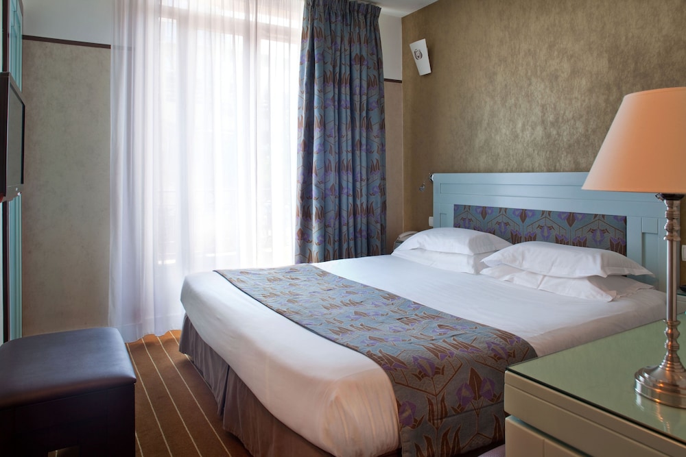 Habitación clásica del hotel Eiffel Seine