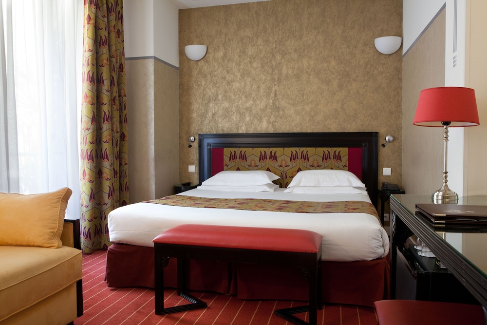 Habitación Club del hotel Eiffel Seine. Foto 1