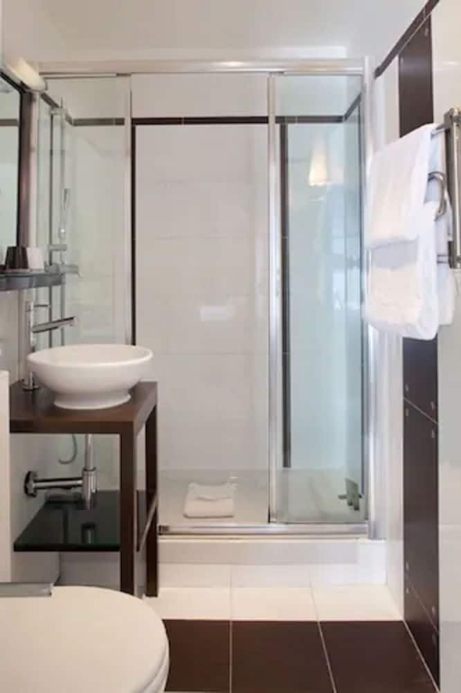 Habitación Club del hotel Eiffel Seine. Foto 5
