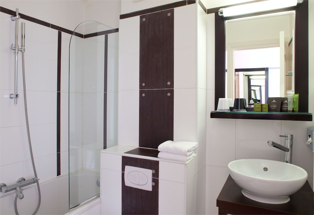 Habitación familiar, 2 habitaciones, 2 baños del hotel Eiffel Seine. Foto 5