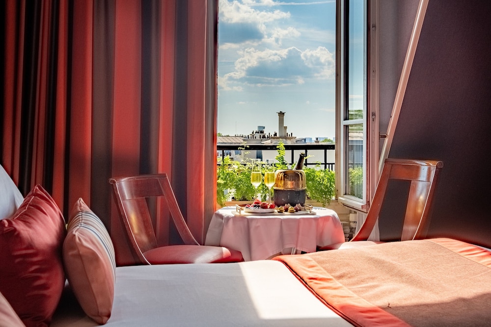 Habitación con vista a la Torre Eiffel del hotel Trianon Rive Gauche. Foto 2