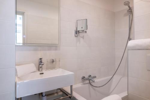 Habitación Triple del hotel Nude Paris. Foto 2