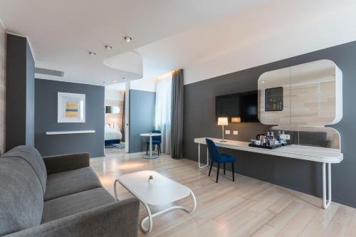 Suite de 1 dormitorio del hotel Voco Milan - Fiere, An Ihg. Foto 1