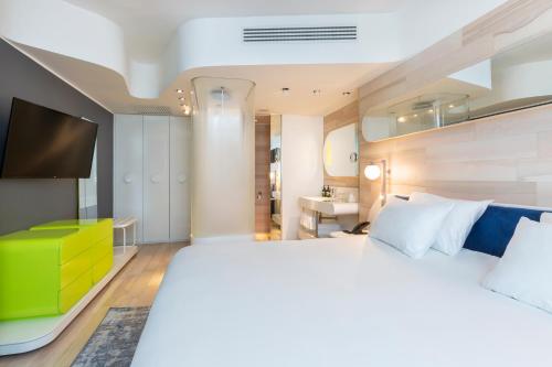 Suite de 1 dormitorio del hotel Voco Milan - Fiere, An Ihg. Foto 4