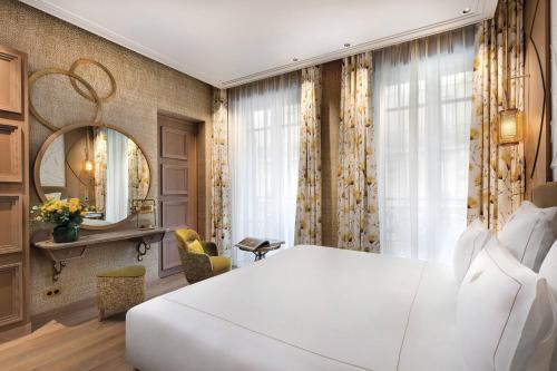 Habitación Doble Superior del hotel La Demeure Montaigne. Foto 5