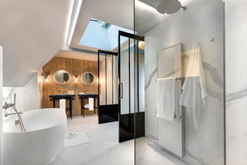 Suite con vistas a la ciudad del hotel La Demeure Montaigne