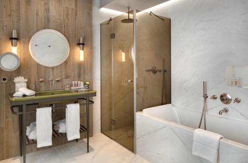 Suite Junior del hotel La Demeure Montaigne. Foto 10
