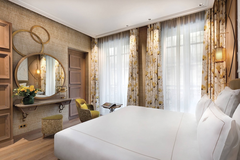 Habitación doble, vistas a la ciudad (Privilège sur Rue) del hotel La Demeure Montaigne. Foto 3