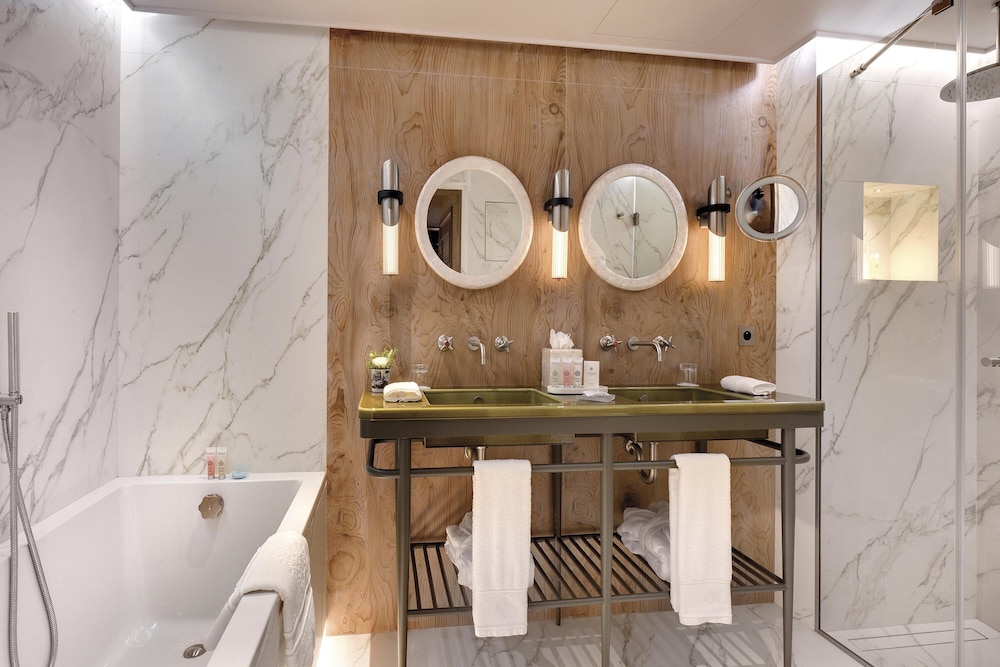 Junior Suite Eiffel del hotel La Demeure Montaigne. Foto 7