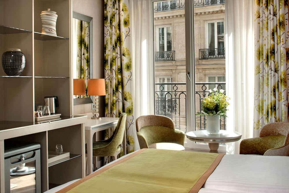 Habitación Clásica del hotel Rochester Champs Elysées. Foto 2