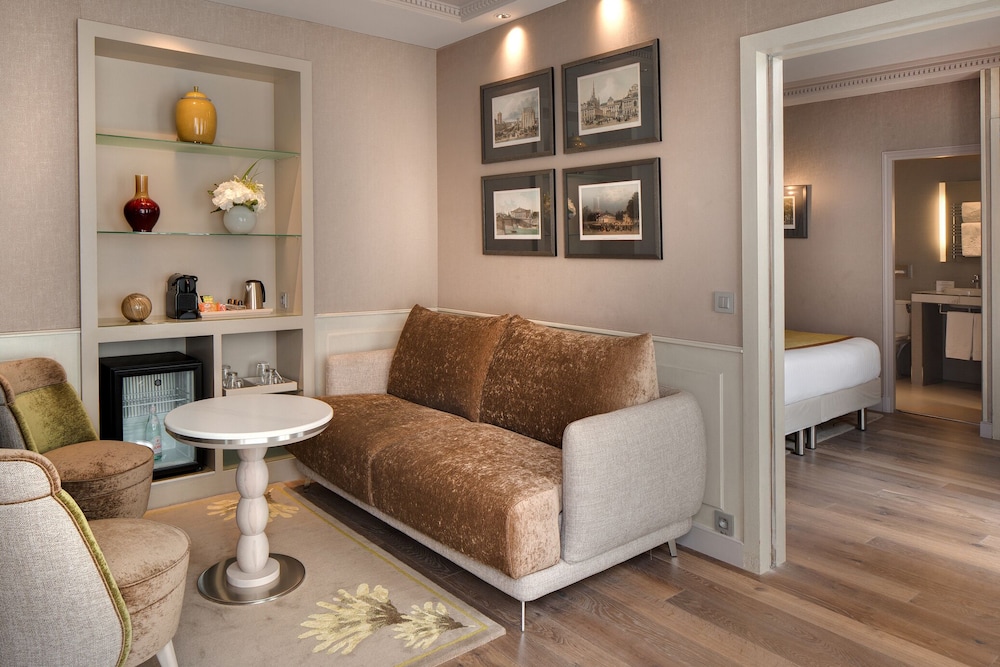 Suite Junior del hotel Rochester Champs Elysées. Foto 1