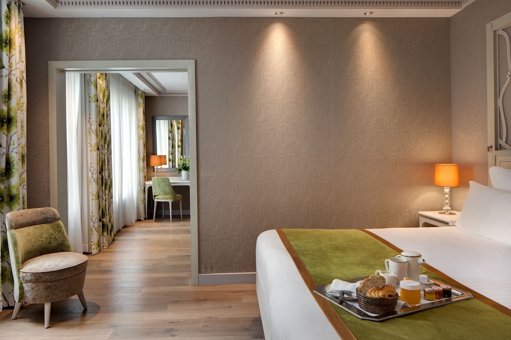 Suite Junior del hotel Rochester Champs Elysées. Foto 3