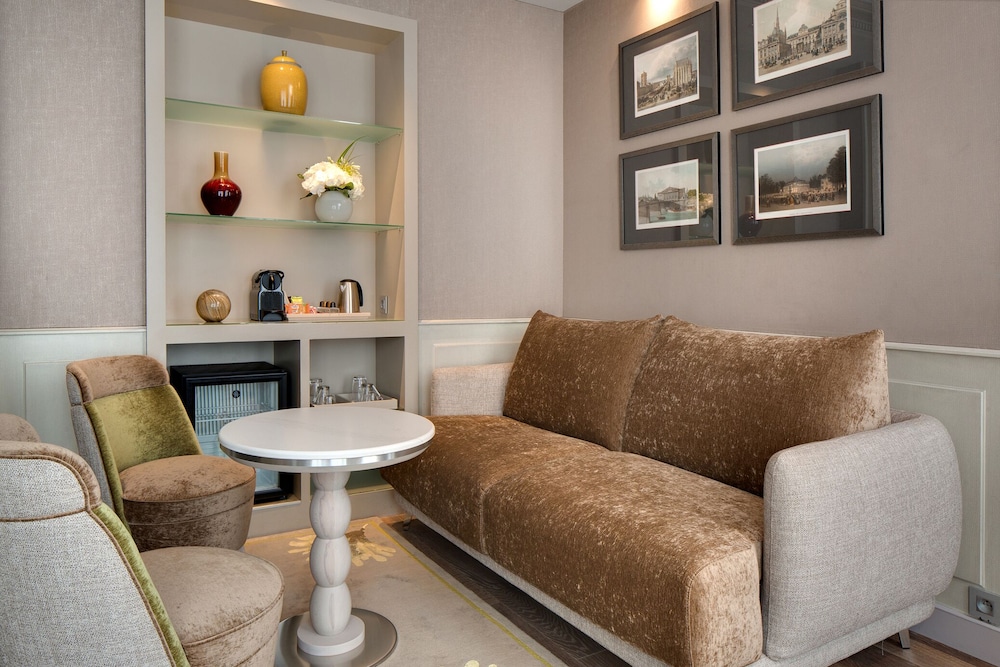 Suite Junior del hotel Rochester Champs Elysées. Foto 4
