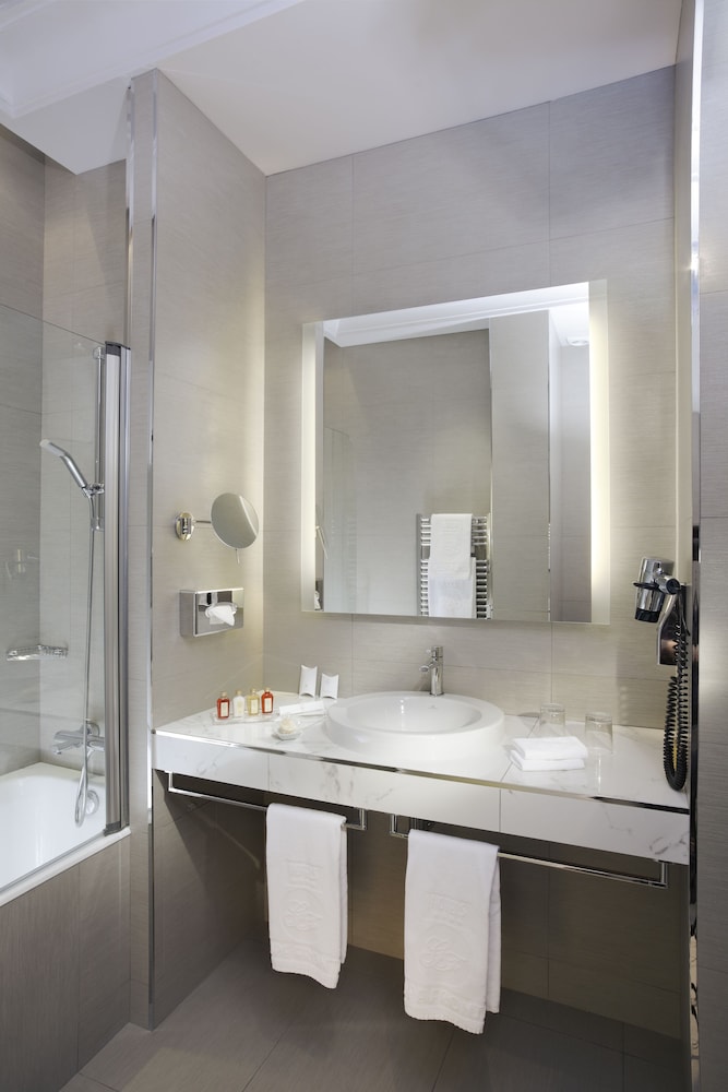 Habitación Deluxe del hotel Rochester Champs Elysées. Foto 7