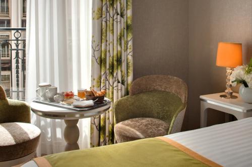 Habitación Privilege del hotel Rochester Champs Elysées. Foto 1