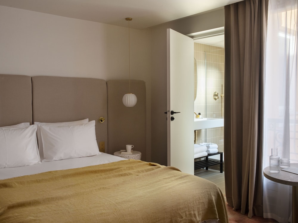 Habitación superior, balcón del hotel Nuage
