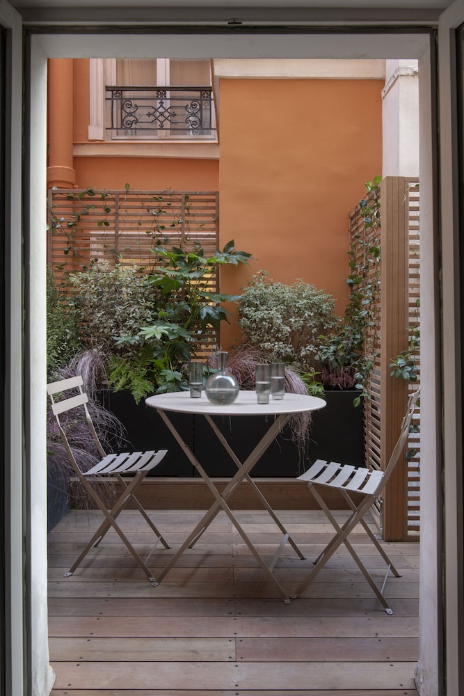 Suite de lujo, terraza del hotel Nuage. Foto 3