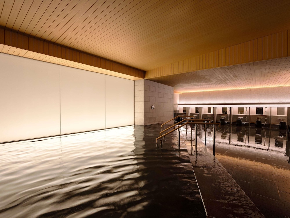 Habitación Clásica, estilo japonés, 5 camas futón, lado de la ciudad del hotel Grand Mercure Nara Kashihara. Foto 9