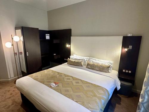 Habitación Doble Clásica del hotel BEST WESTERN EMPIRE ELYSEES. Foto 20