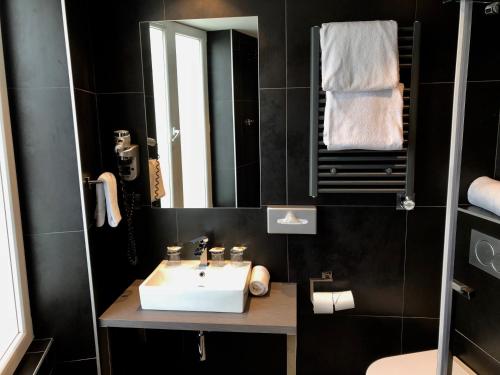 Habitación Familiar del hotel BEST WESTERN EMPIRE ELYSEES. Foto 12