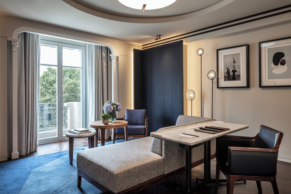 Suite junior, balcón del hotel Lutetia, Paris. Foto 1