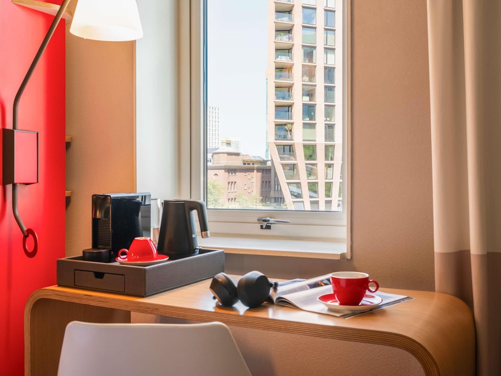 Habitación Superior con 1 cama doble del hotel Ibis Rotterdam City Centre. Foto 4