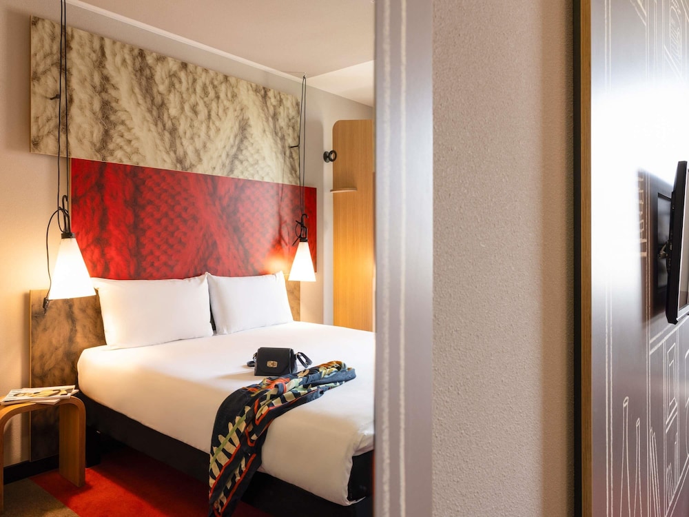 Habitación con 1 cama doble del hotel Ibis Rotterdam City Centre. Foto 1