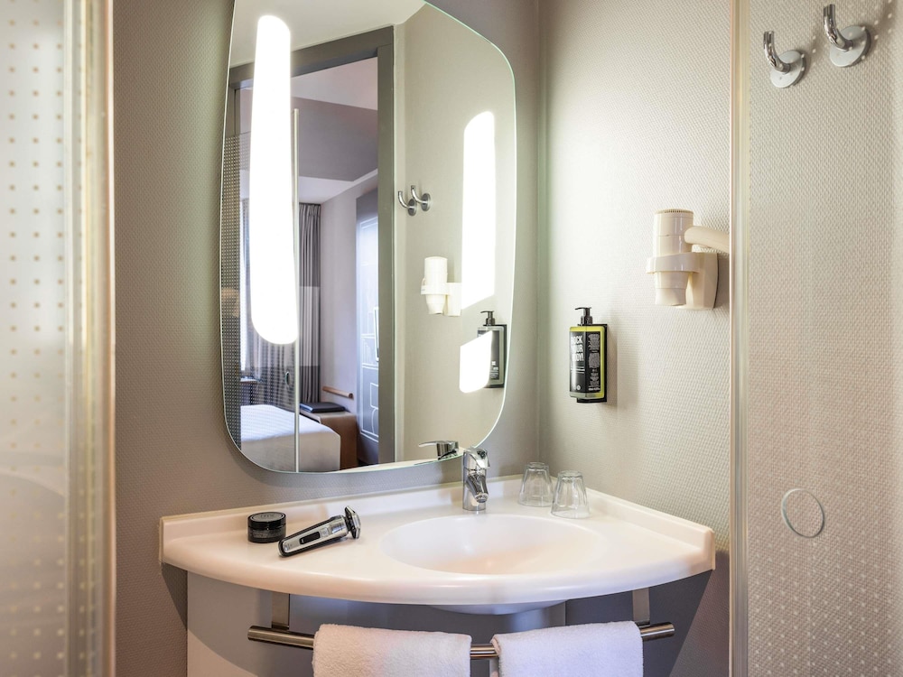 Habitación Matrimonial con camas individuales del hotel Ibis Rotterdam City Centre. Foto 4