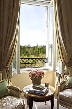 Suite Executive con vistas a la Torre Eiffel del hotel Le Meurice - Dorchester Collection. Foto 2