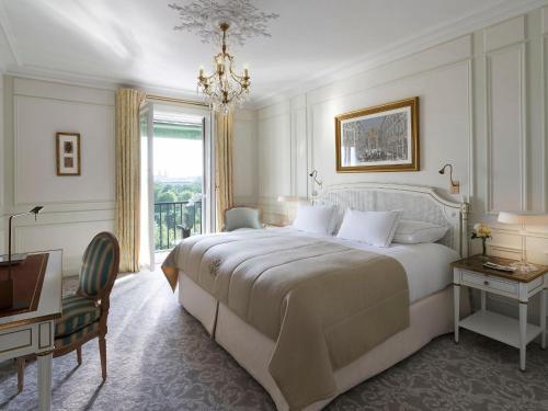 Suite Prestige con vistas a la Torre Eiffel del hotel Le Meurice - Dorchester Collection