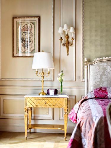 Suite Versailles con vistas al parque del hotel Le Meurice - Dorchester Collection. Foto 2